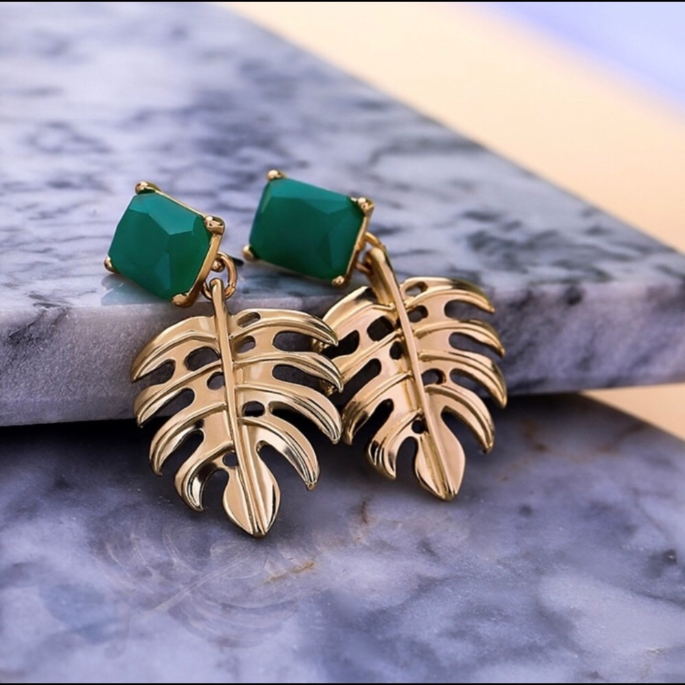 🚨Green Crystal w/ Monstera Leaf Earrings🚨